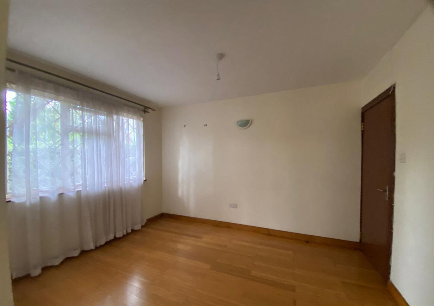 4BR Townhouse with Guest Wing & Fireplace - Runda