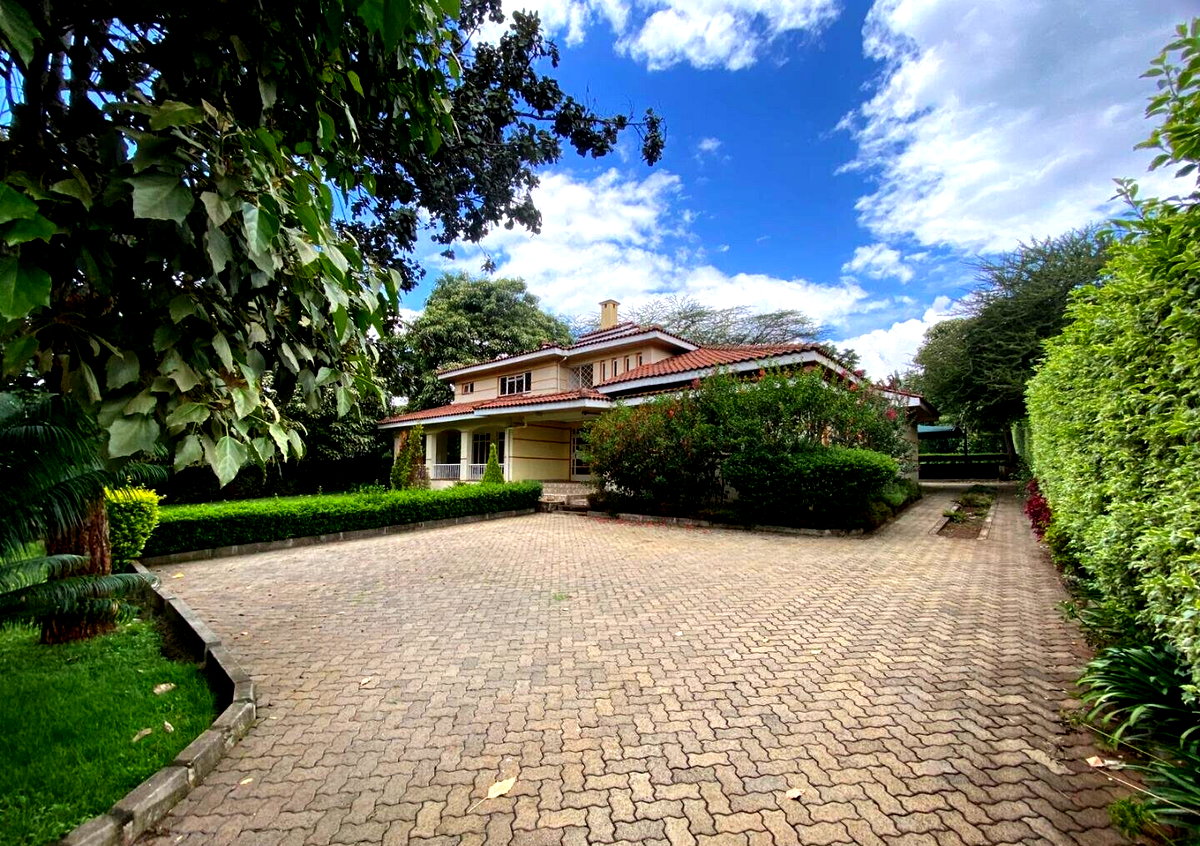 4BR Townhouse with Guest Wing & Fireplace - Runda