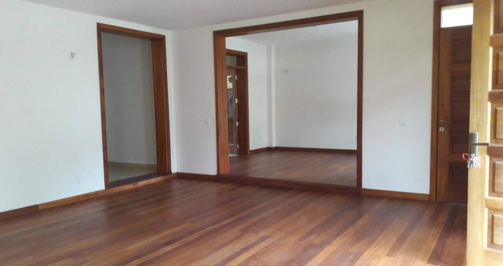 5-Ensuite Townhouse with Electric Fireplace & DSQ - Lavington