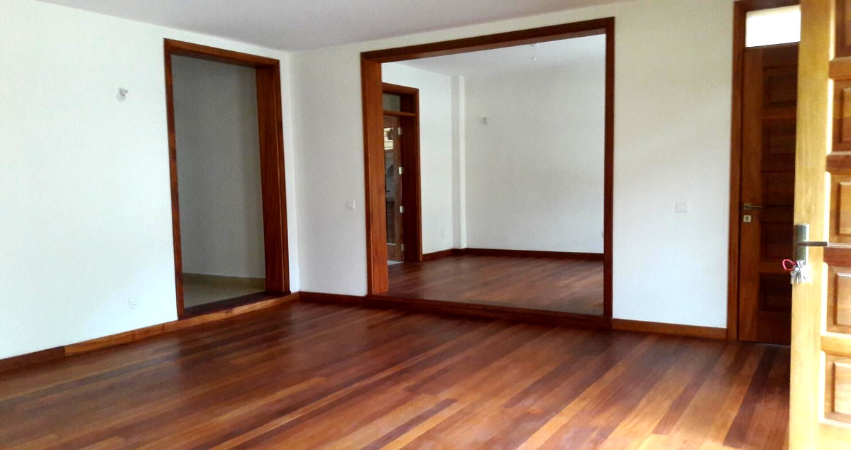 5-Ensuite Townhouse with Electric Fireplace & DSQ - Lavington