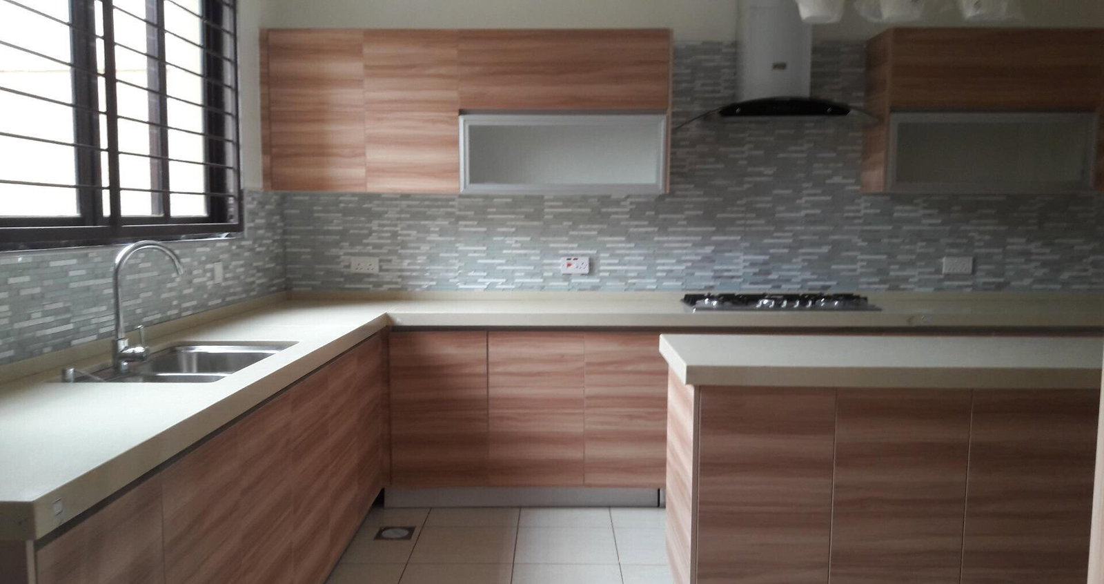 5-Ensuite Townhouse with Electric Fireplace & DSQ - Lavington