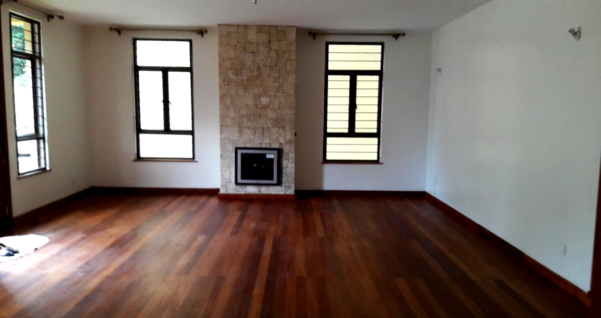 5-Ensuite Townhouse with Electric Fireplace & DSQ - Lavington