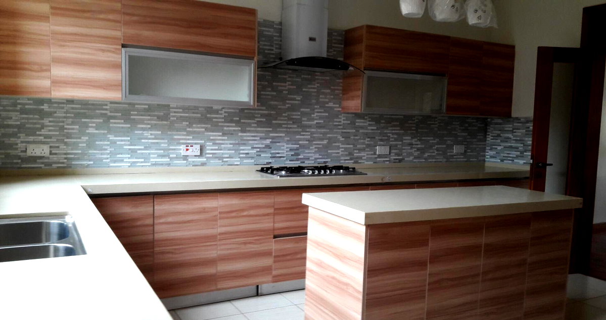 5-Ensuite Townhouse with Electric Fireplace & DSQ - Lavington