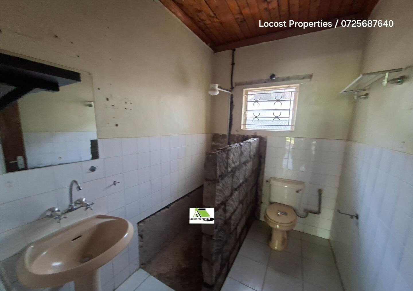 Quarter Acre 4BR Home with Garden