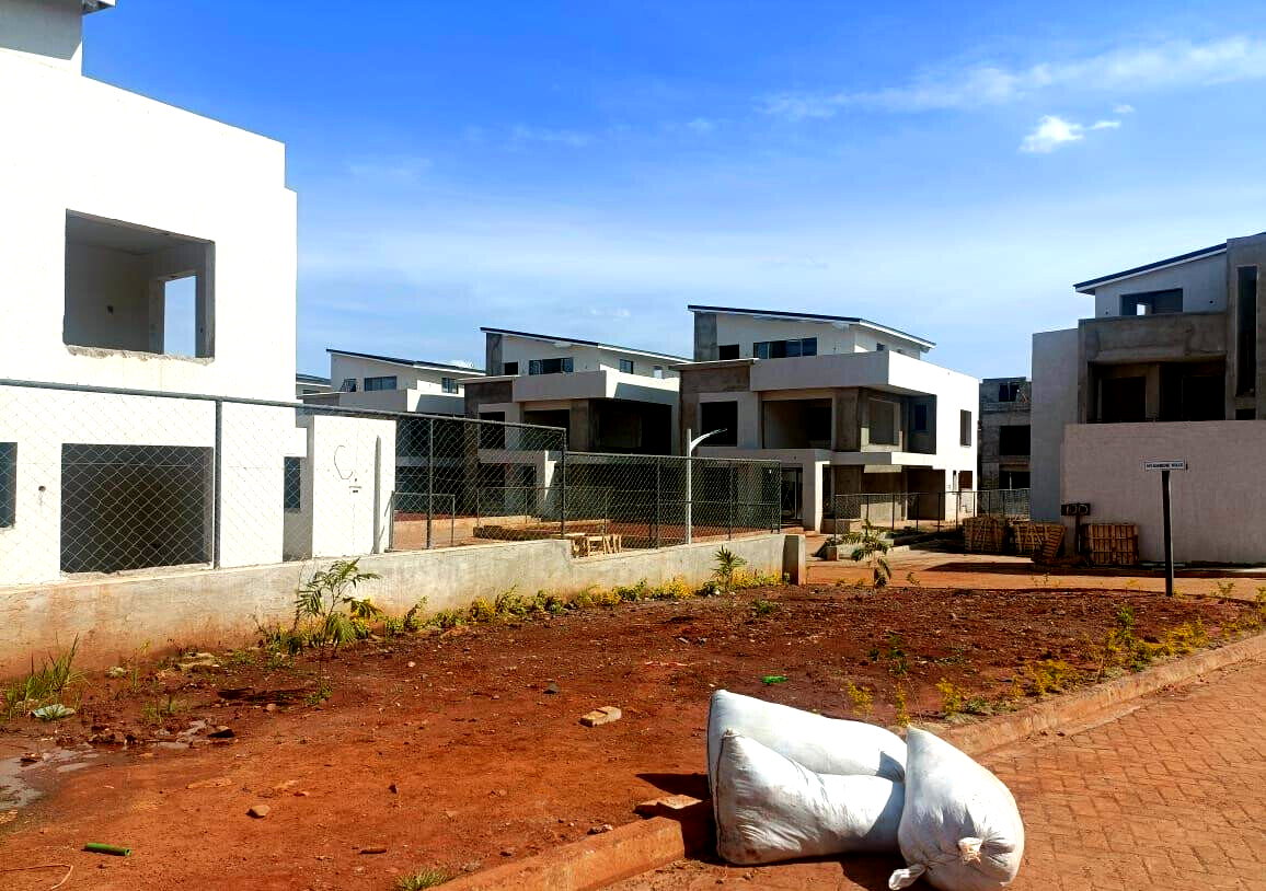 4BR Townhouse with DSQ & Pool Access - Thome, Nairobi