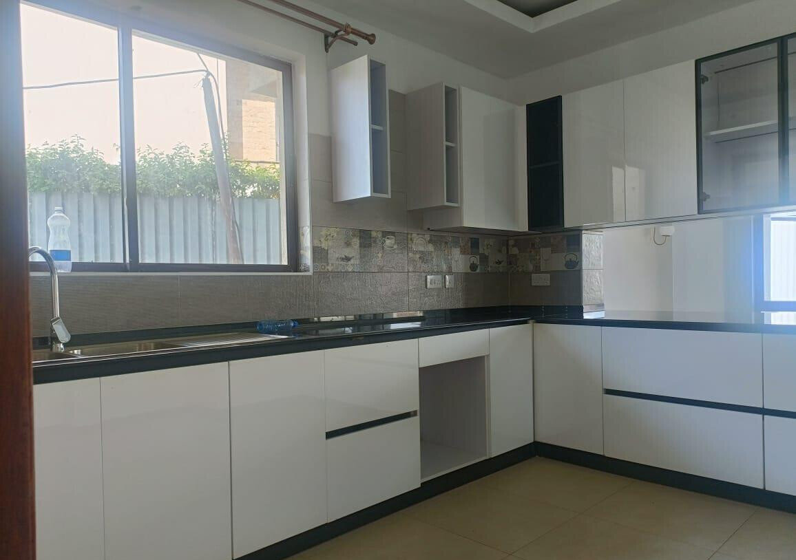 4BR Townhouse with DSQ & Pool Access - Thome, Nairobi