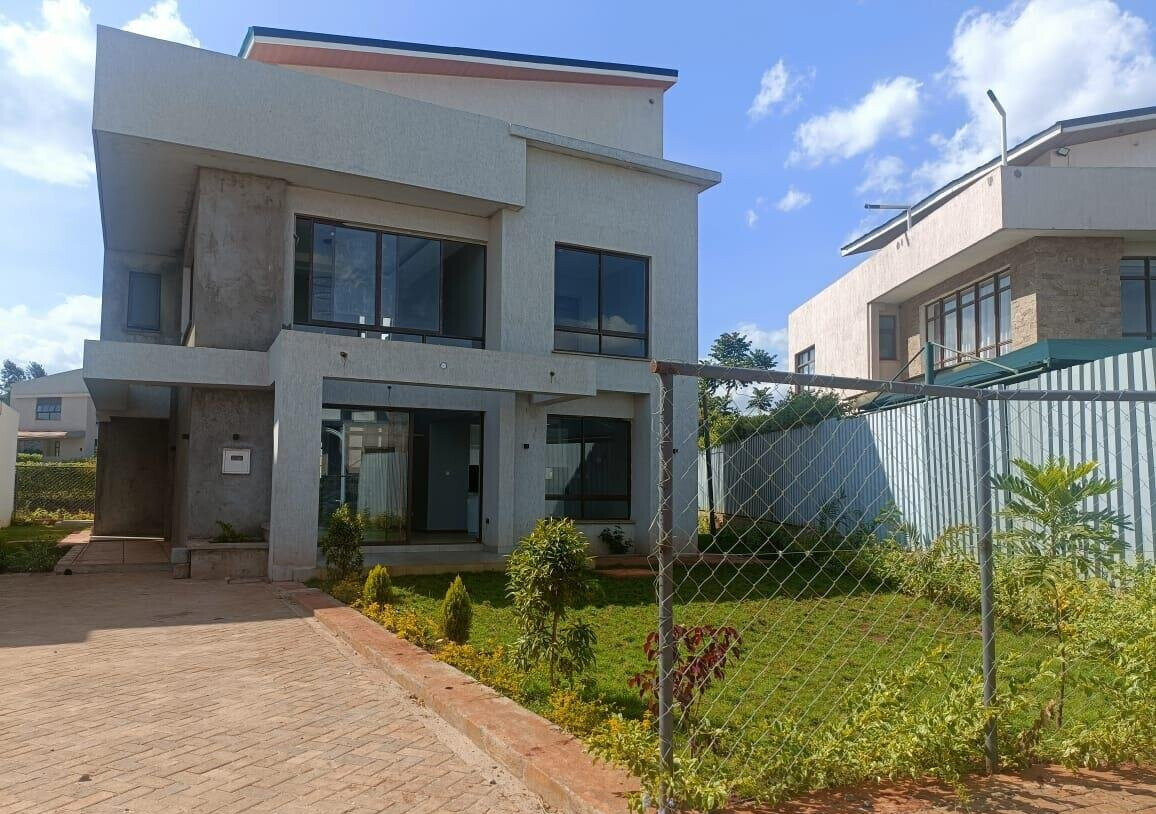 4BR Townhouse with DSQ & Pool Access - Thome, Nairobi