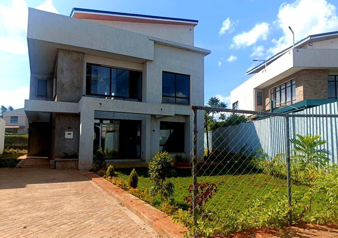 4BR Townhouse with DSQ & Pool Access - Thome, Nairobi