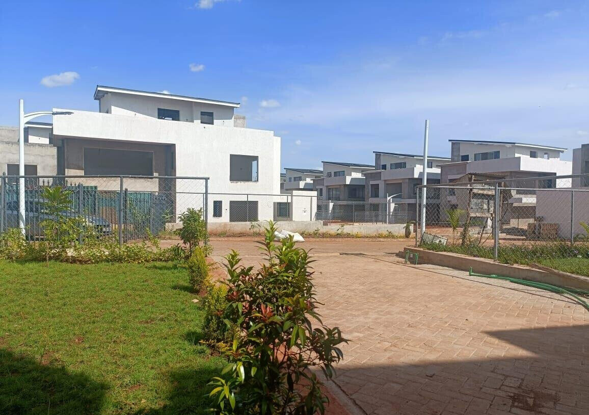 4BR Townhouse with DSQ & Pool Access - Thome, Nairobi
