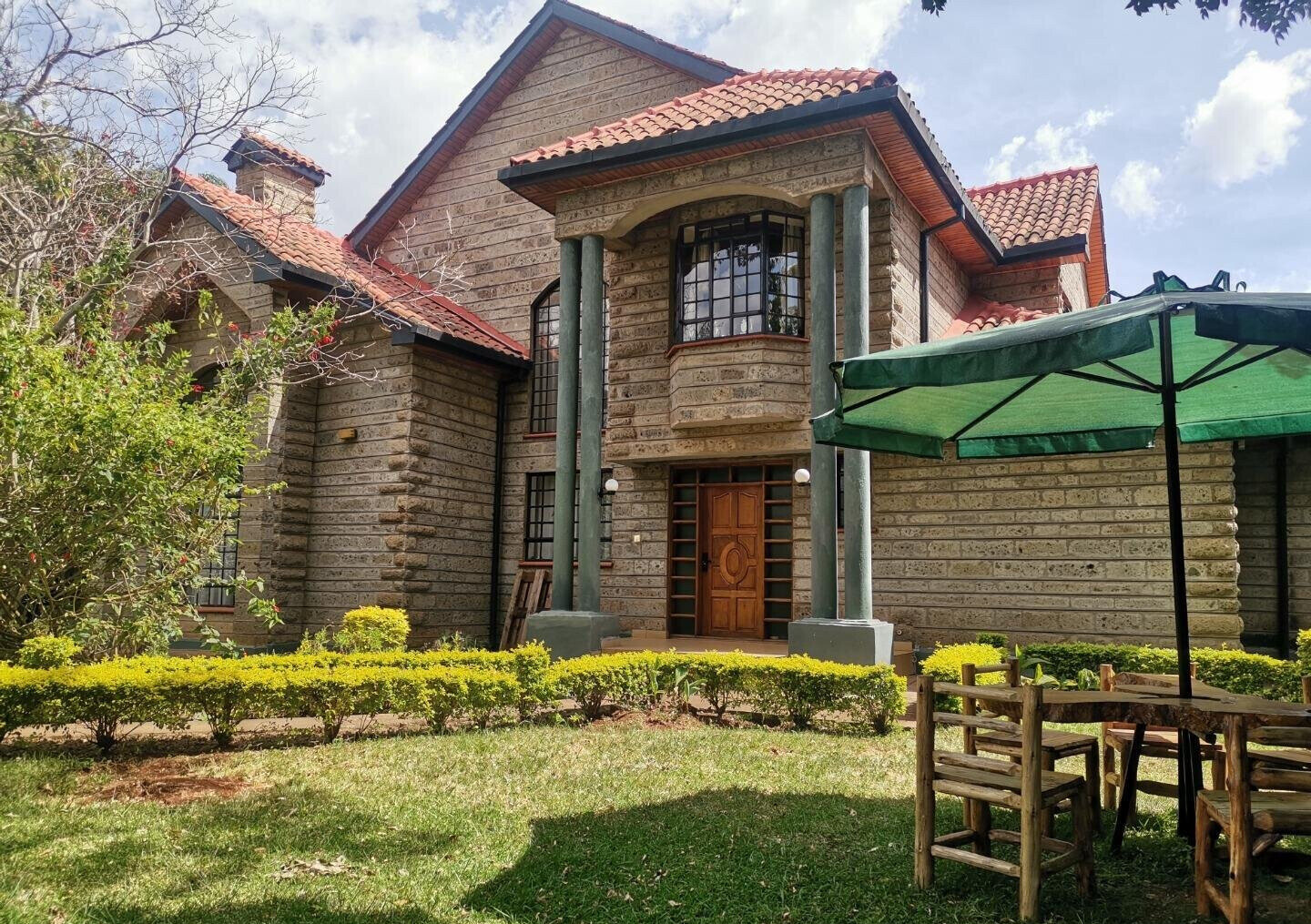 4-Bed Townhouse on Half-Acre with Gazebo & Solar – Karen