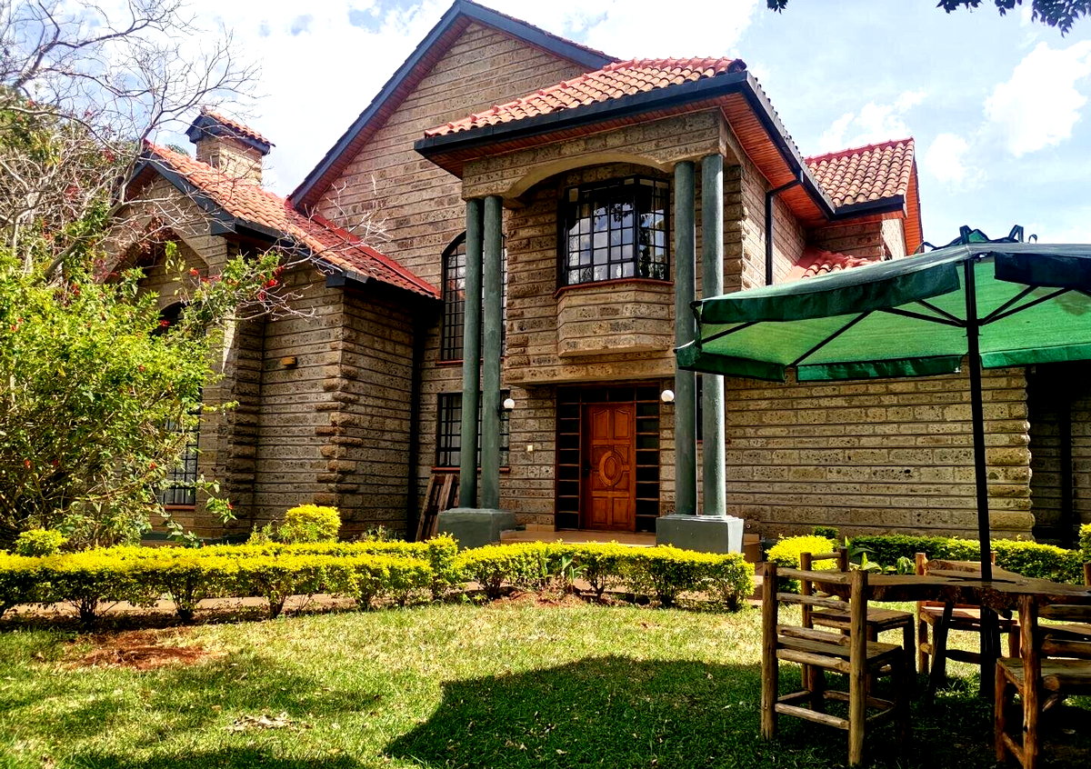 4-Bed Townhouse on Half-Acre with Gazebo & Solar – Karen