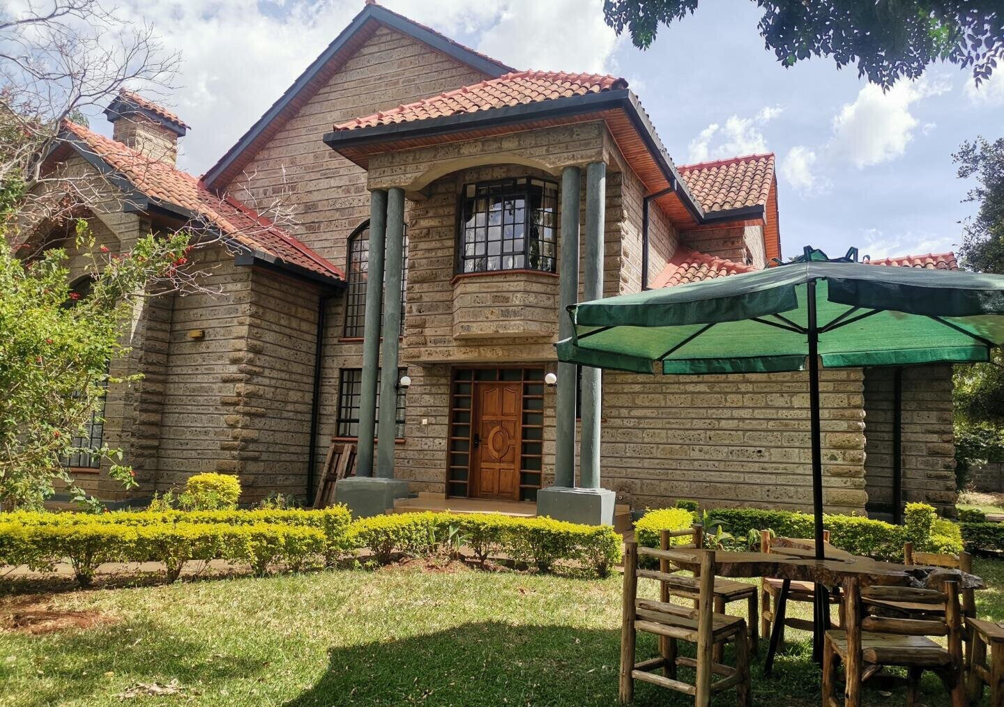 4-Bed Townhouse on Half-Acre with Gazebo & Solar – Karen