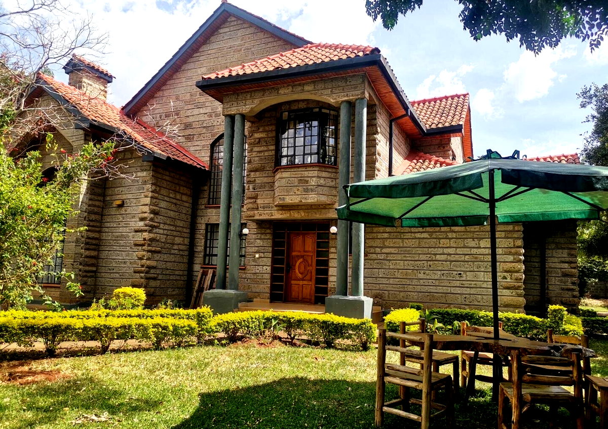 4-Bed Townhouse on Half-Acre with Gazebo & Solar – Karen