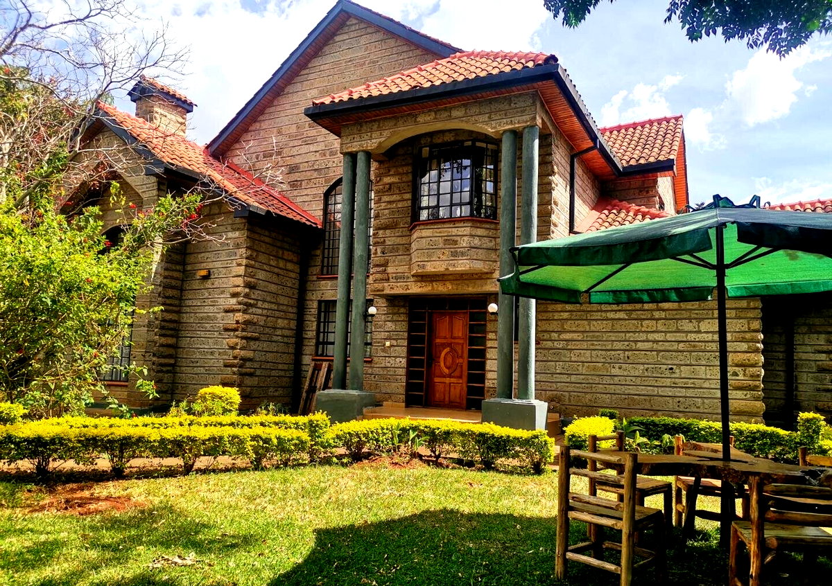 4-Bed Townhouse on Half-Acre with Gazebo & Solar – Karen
