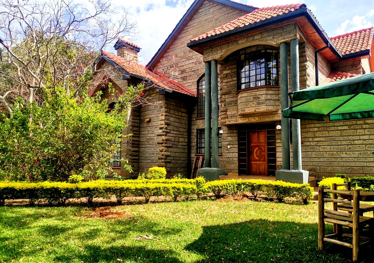4-Bed Townhouse on Half-Acre with Gazebo & Solar – Karen