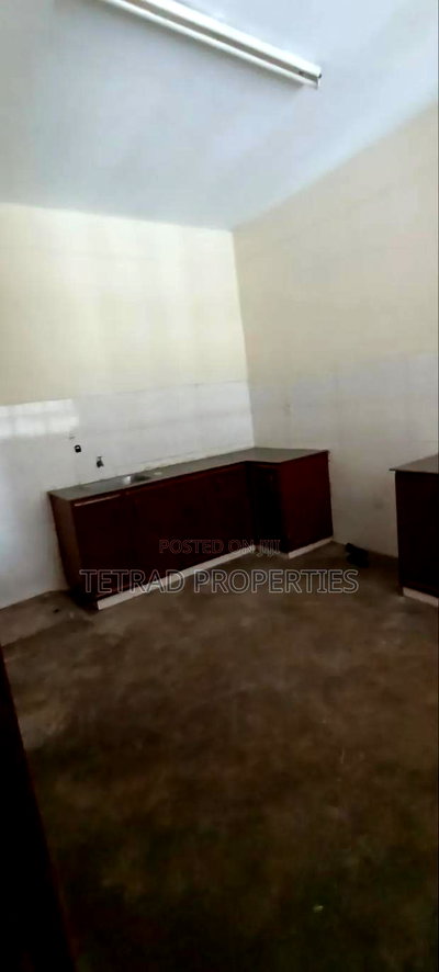 11,500 SQF Godown Near SGR/Airport - Image 10