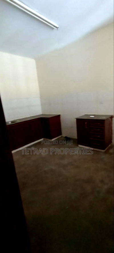 11,500 SQF Godown Near SGR/Airport - Image 9