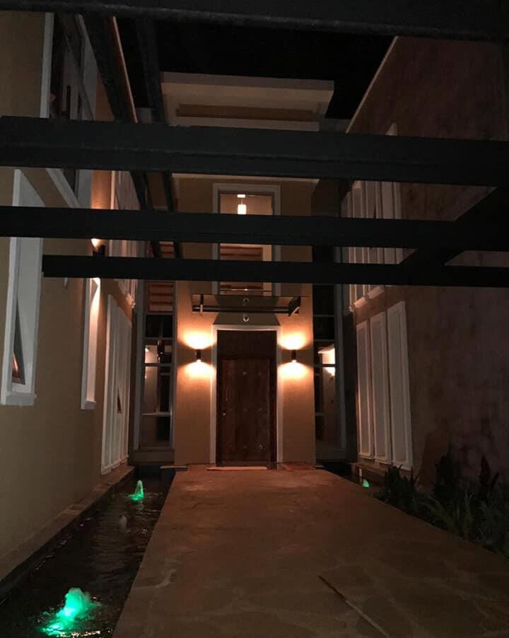 Smart 5-Bed Townhouse with DSQ on Half-Acre – Karen
