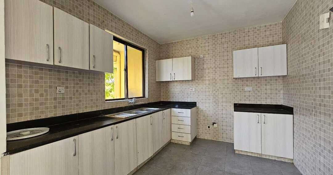 4BR Villa with DSQ & Solar Heating - Shree Villas, Athi River