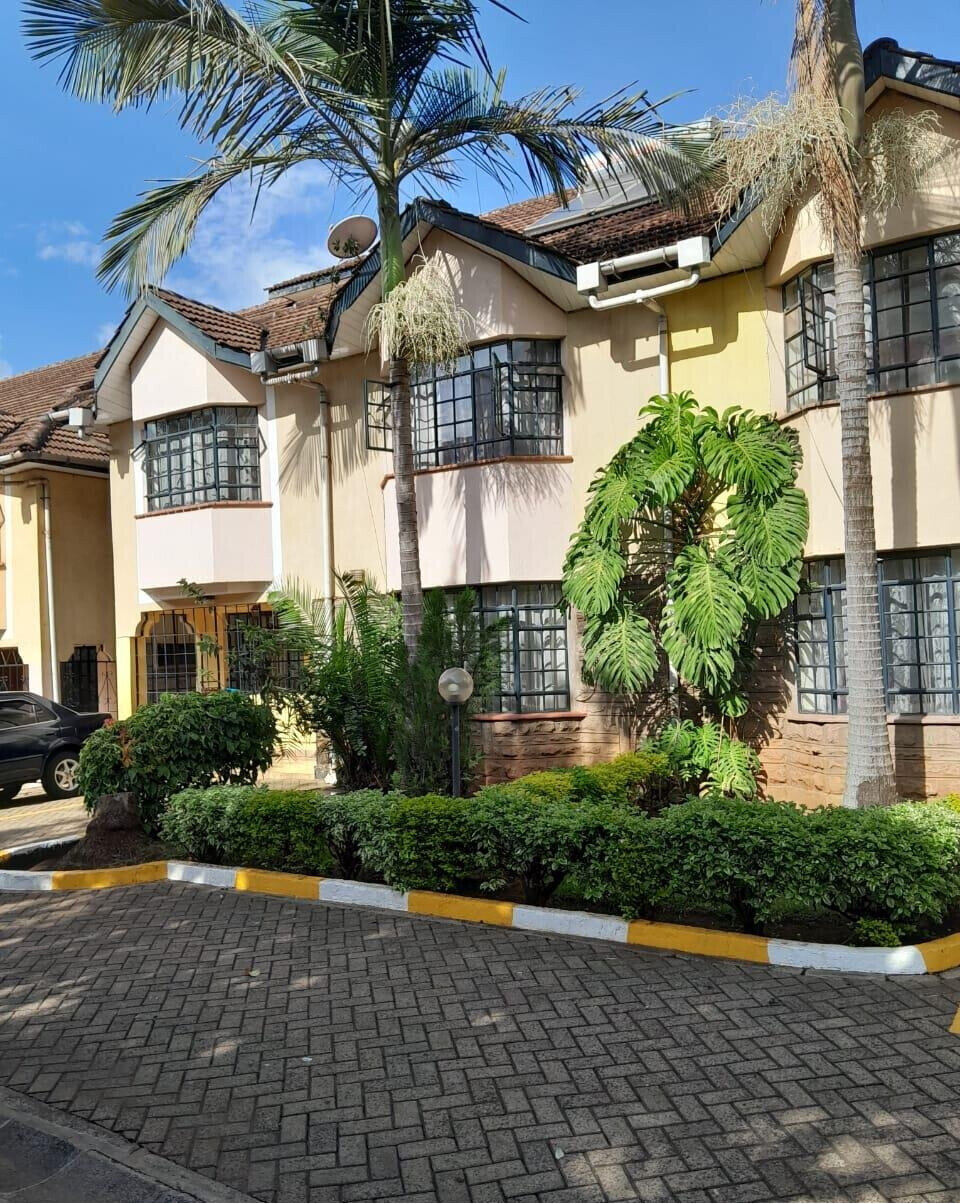 5BR Townhouse with DSQ & Gated Community - Kilimani