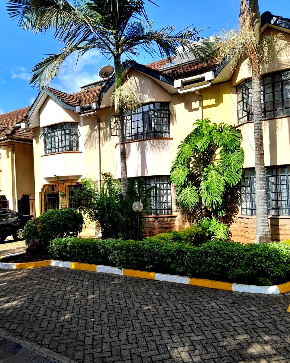 5BR Townhouse with DSQ & Gated Community - Kilimani