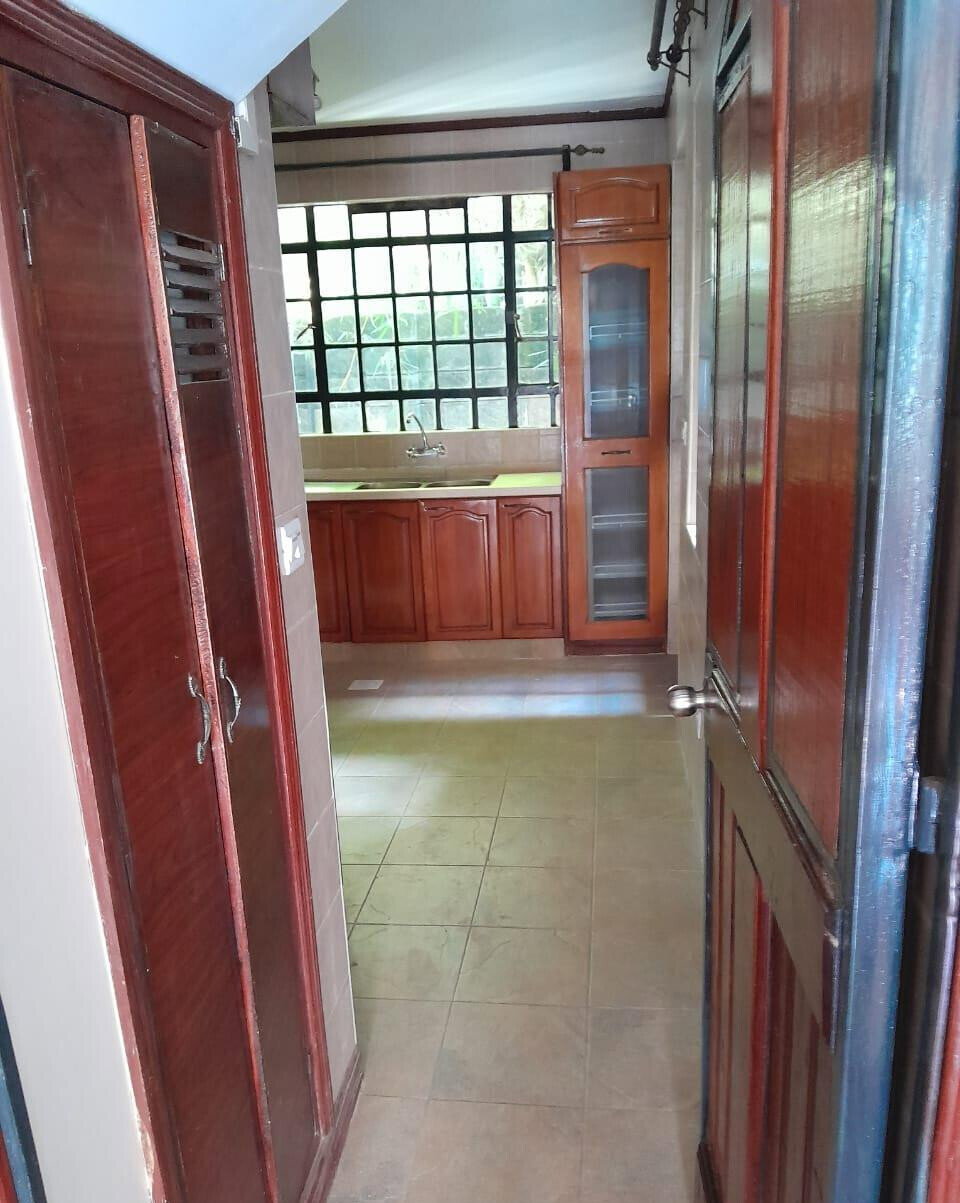 5BR Townhouse with DSQ & Gated Community - Kilimani