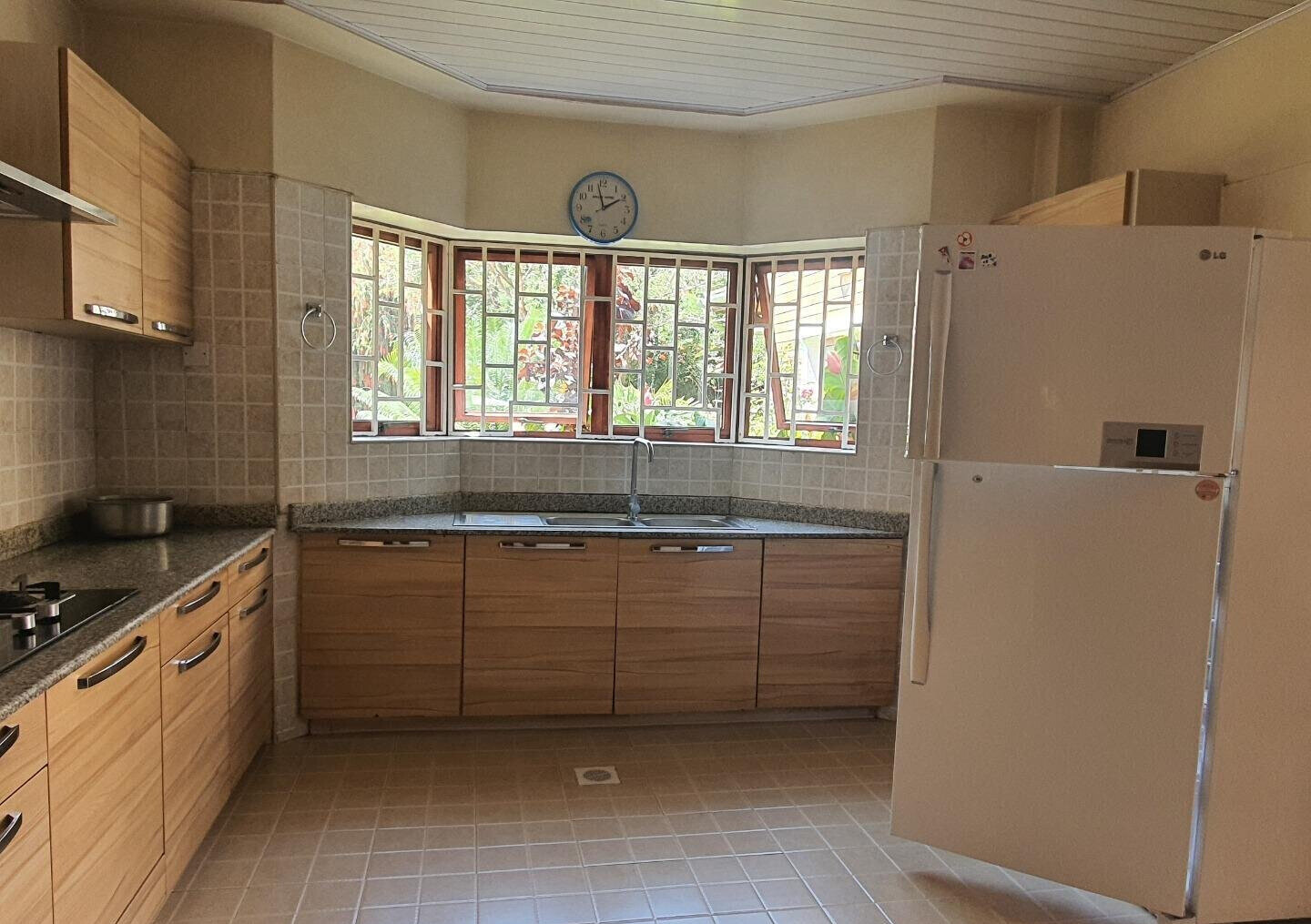 5BR All-Ensuite Townhouse with Pool & Gym - Runda