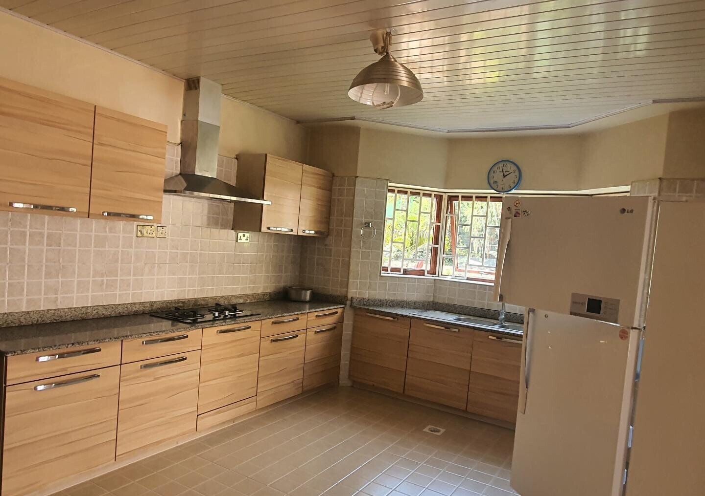 5BR All-Ensuite Townhouse with Pool & Gym - Runda