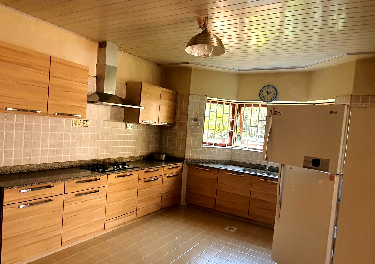 5BR All-Ensuite Townhouse with Pool & Gym - Runda