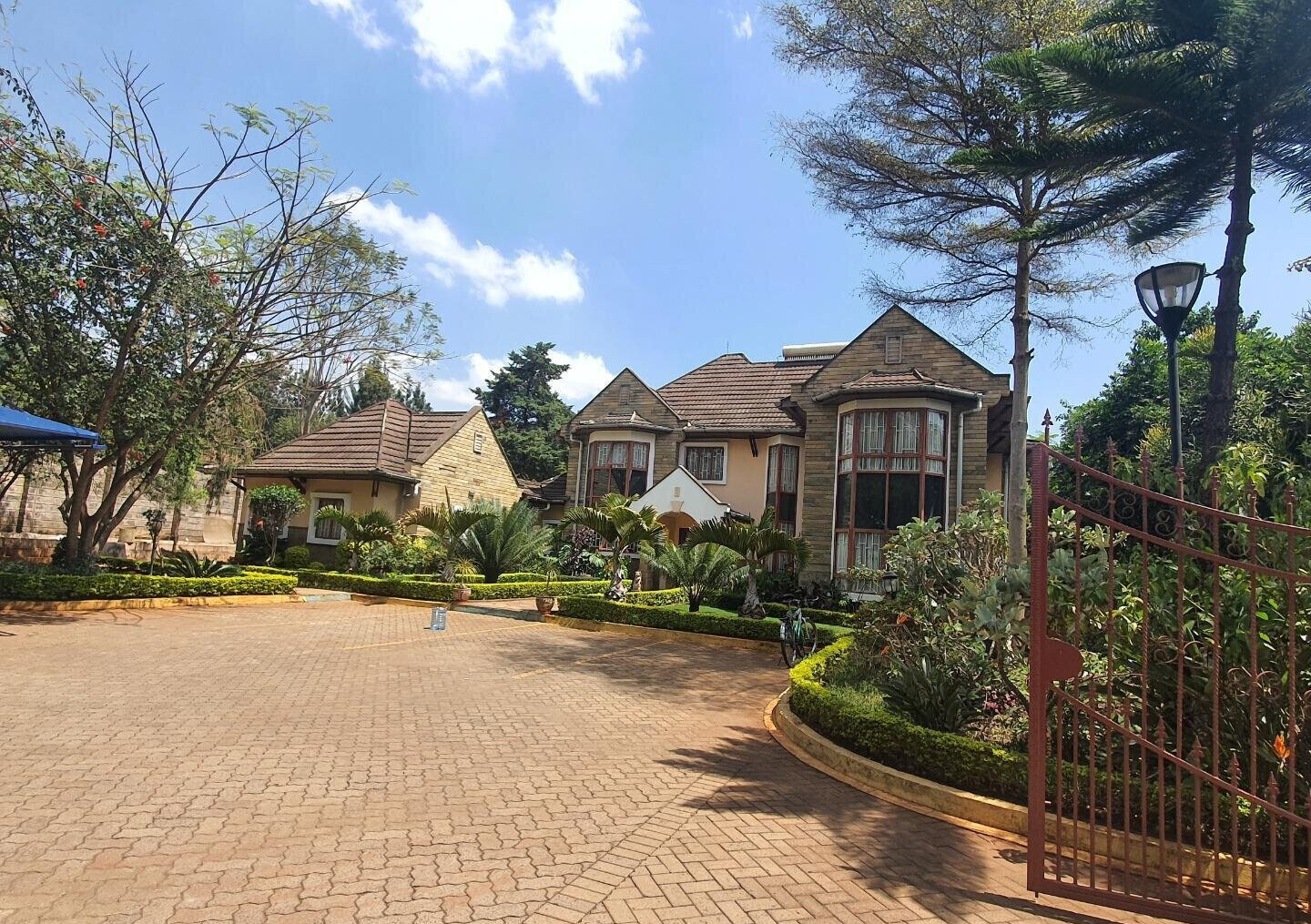 5BR All-Ensuite Townhouse with Pool & Gym - Runda