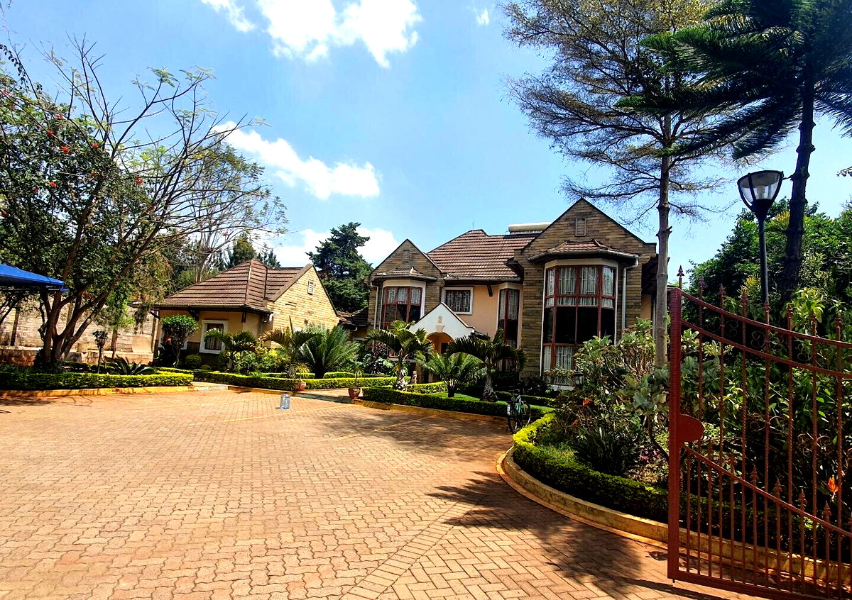 5BR All-Ensuite Townhouse with Pool & Gym - Runda