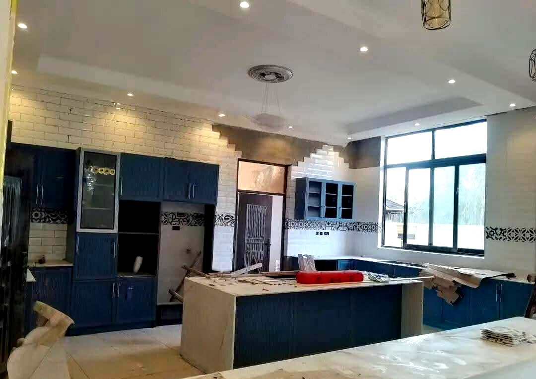 7-Ensuite Townhouse with Pool on ½ Acre – Karen