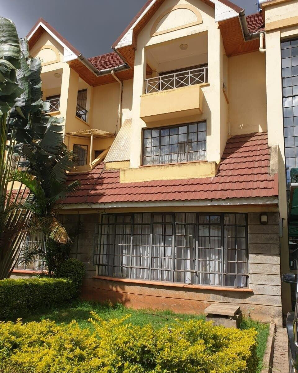 5BR All-Ensuite Townhouse with Fireplace & DSQ - Kileleshwa