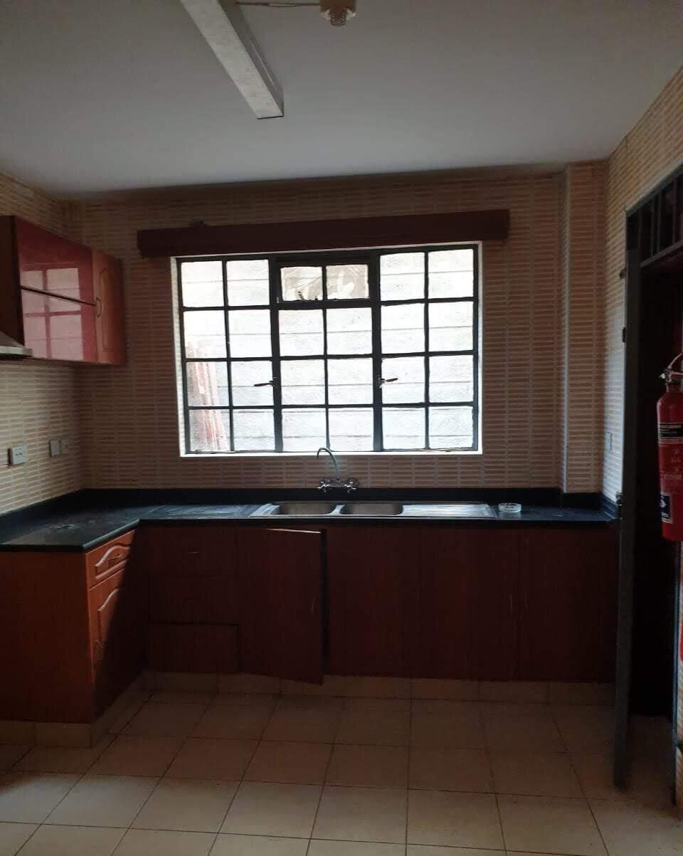 5BR All-Ensuite Townhouse with Fireplace & DSQ - Kileleshwa