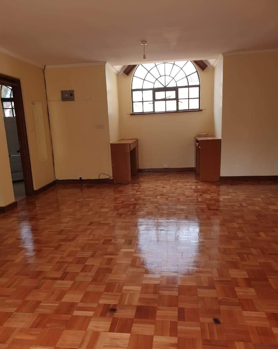 5BR All-Ensuite Townhouse with Fireplace & DSQ - Kileleshwa