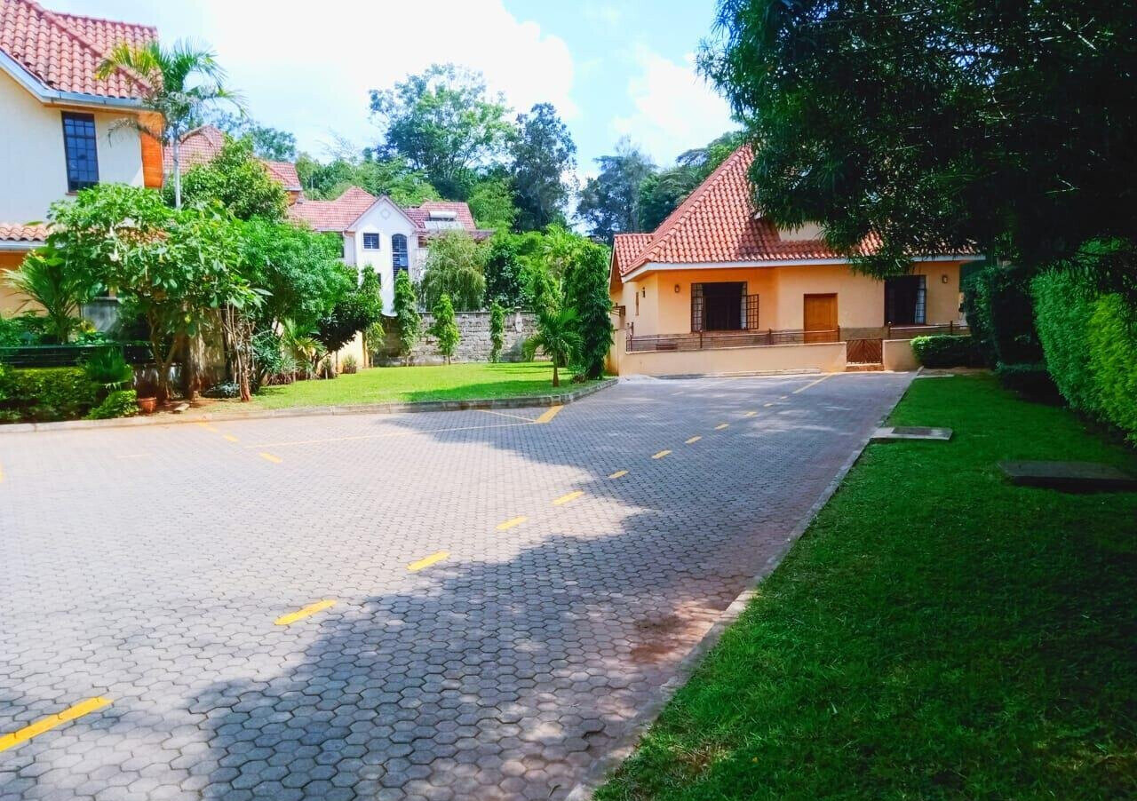5-Ensuite Townhouse with SQ & Generator - Lavington