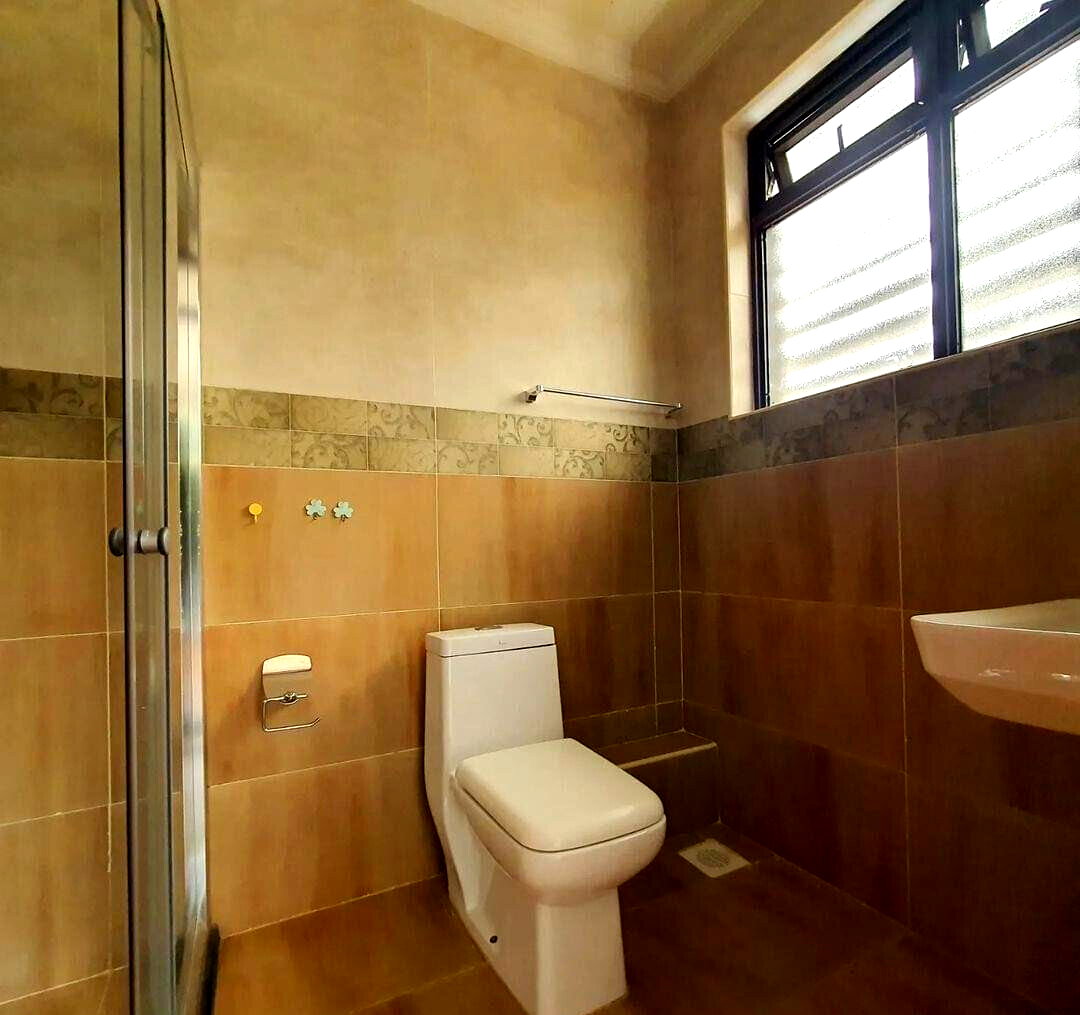 Private Garden Townhouse with DSQ - Lavington
