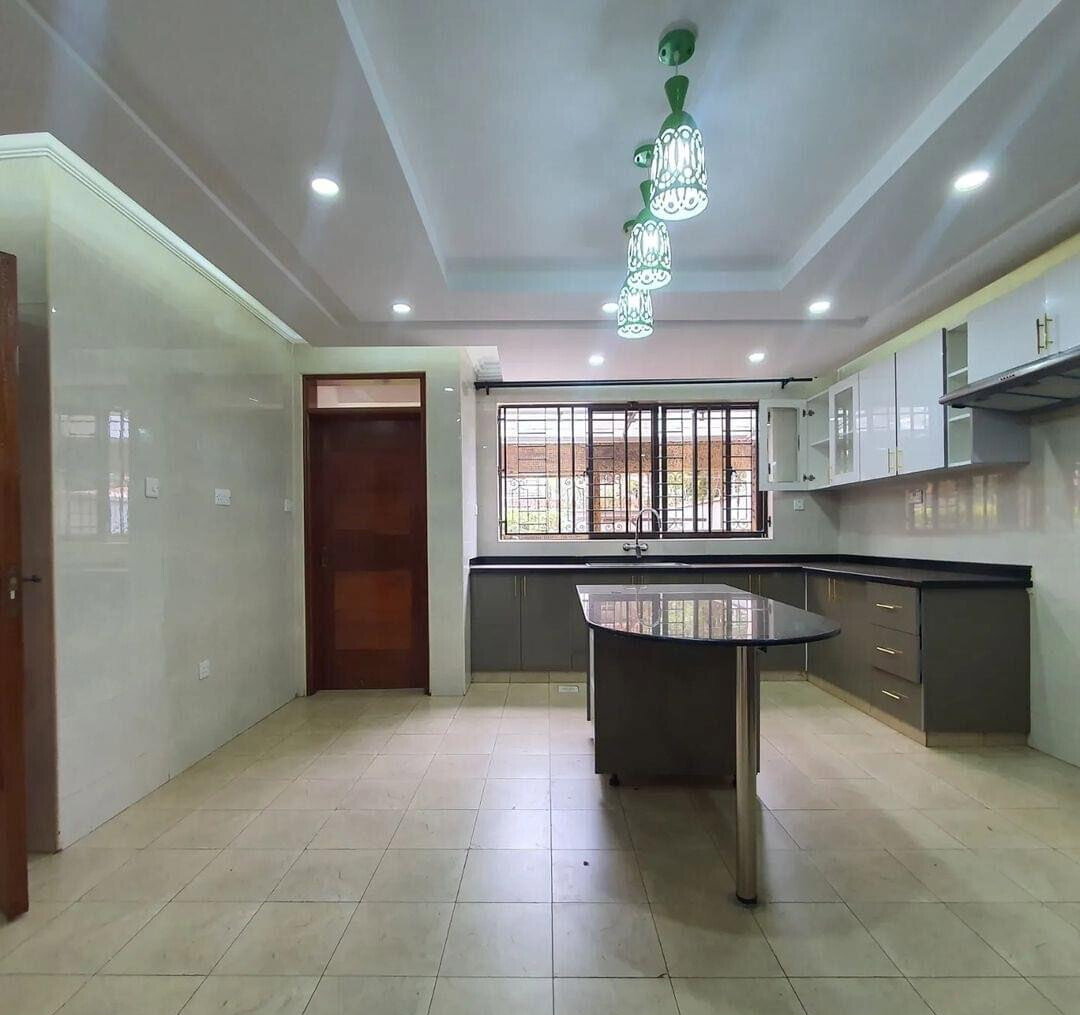 Private Garden Townhouse with DSQ - Lavington