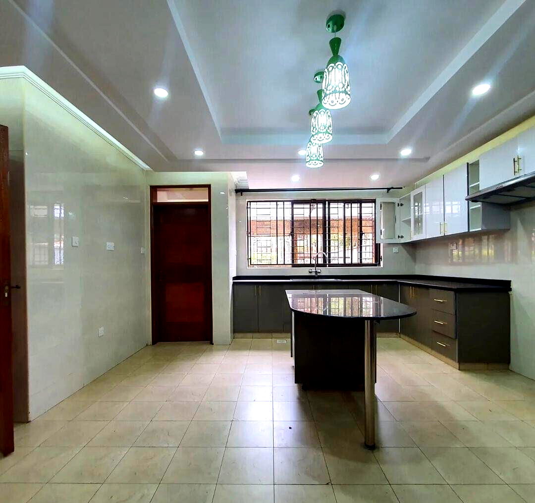 Private Garden Townhouse with DSQ - Lavington