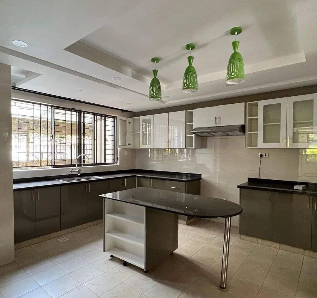 Private Garden Townhouse with DSQ - Lavington