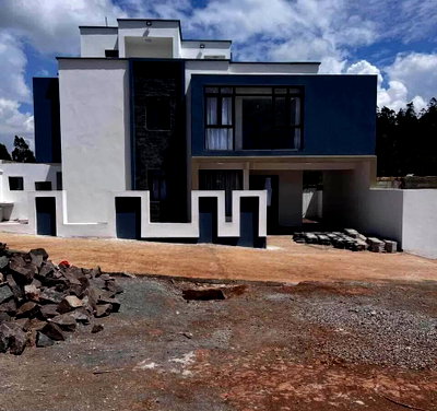 5BR Townhouse with DSQ & Office in Gated Community - Kamangu