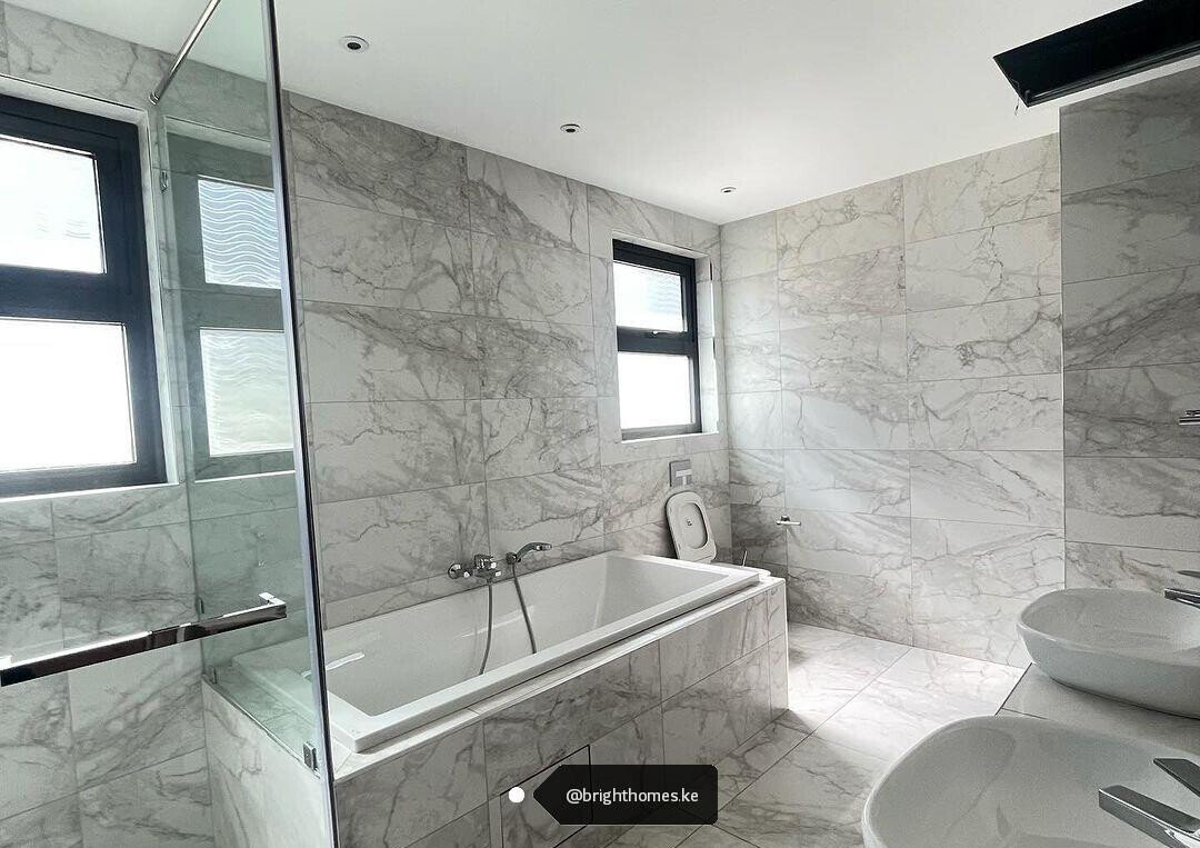 3-Ensuite Townhouse with Pool & Gym - Spring Valley