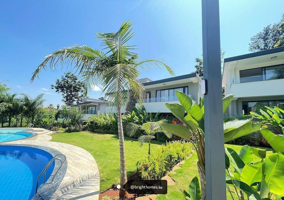 3-Ensuite Townhouse with Pool & Gym - Spring Valley