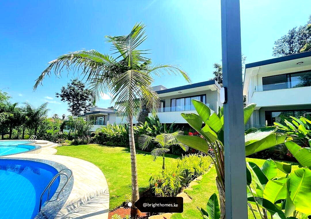 3-Ensuite Townhouse with Pool & Gym - Spring Valley