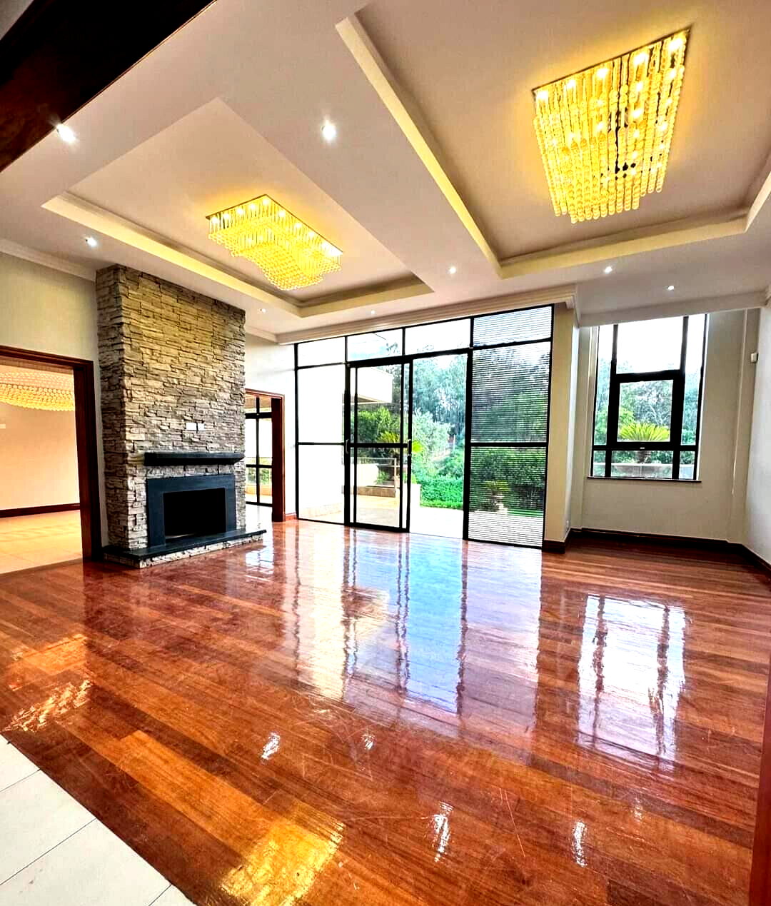 5-Ensuite Villa with DSQ & Shared Pool – Karen Near Galleria