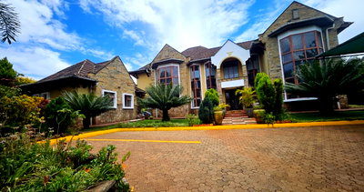 Spacious 5BR Garden Home