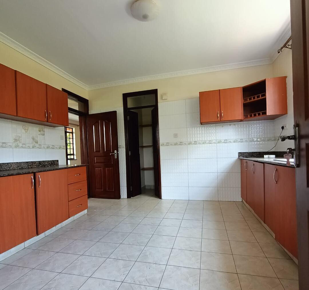 UN-Approved 4BR Townhouse with Private Garden - Runda
