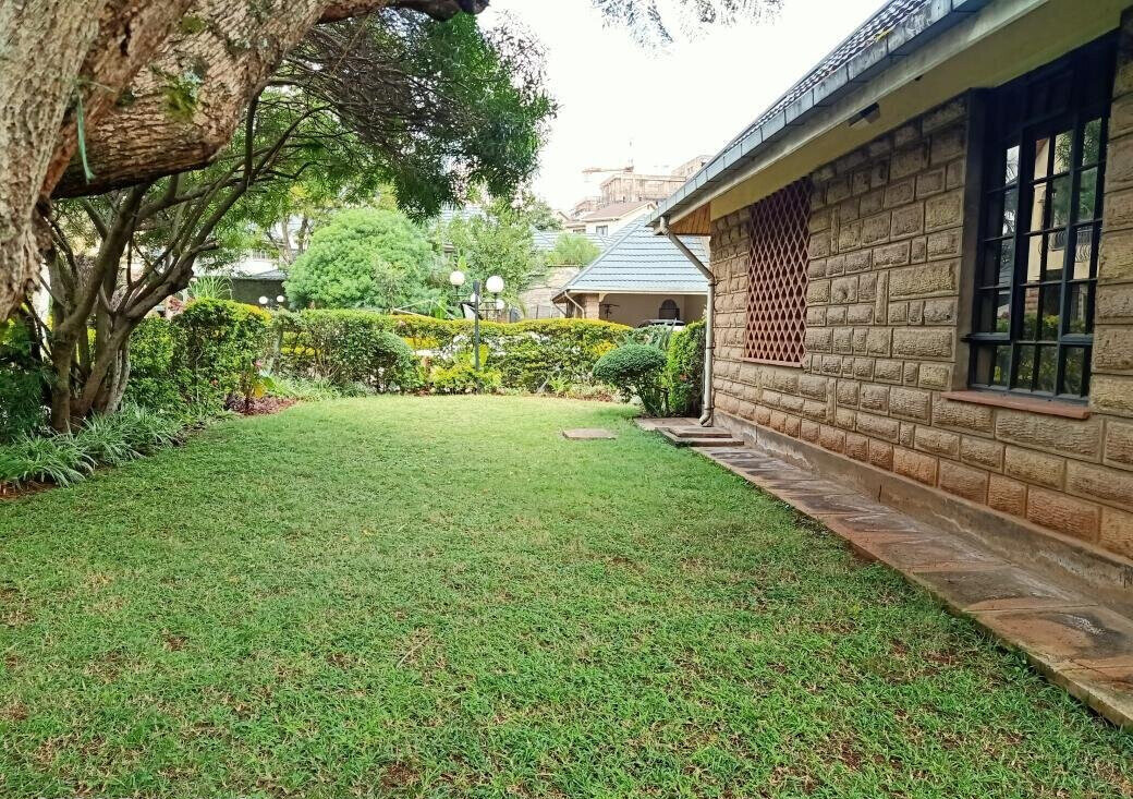 5BR All-Ensuite Townhouse with Parquet Floors & DSQ - Kileleshwa