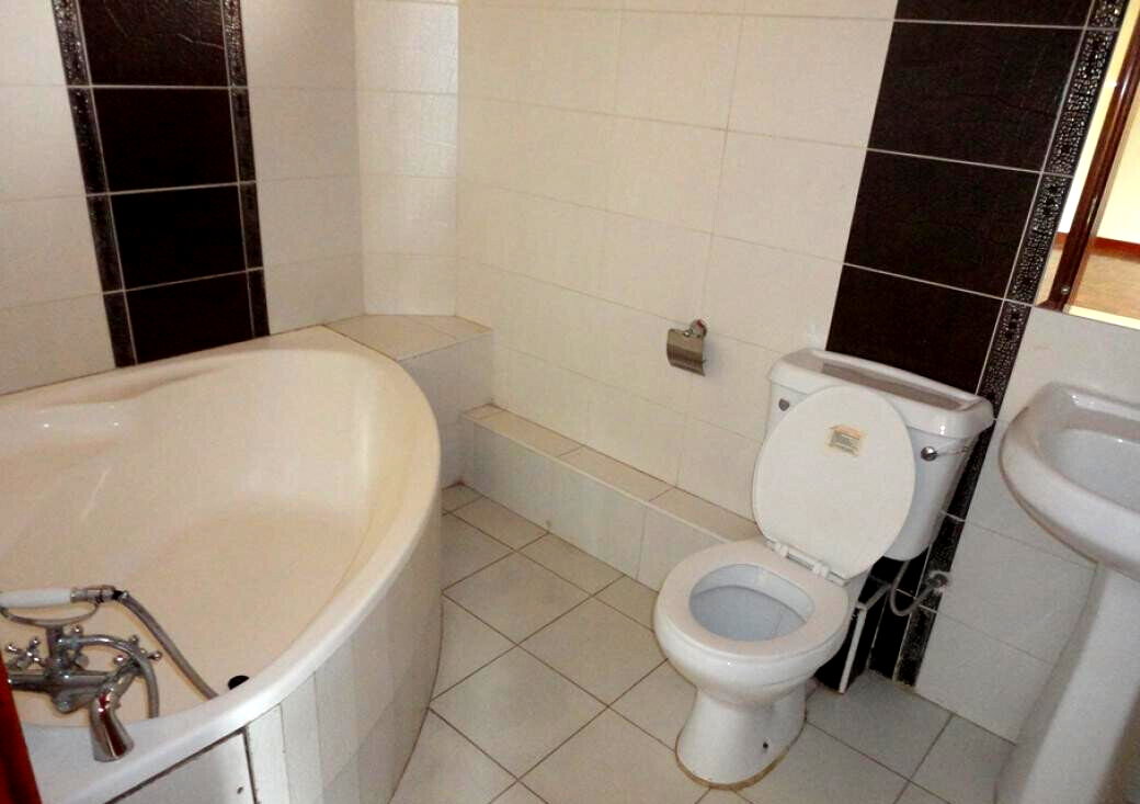 5BR All-Ensuite Townhouse with Parquet Floors & DSQ - Kileleshwa