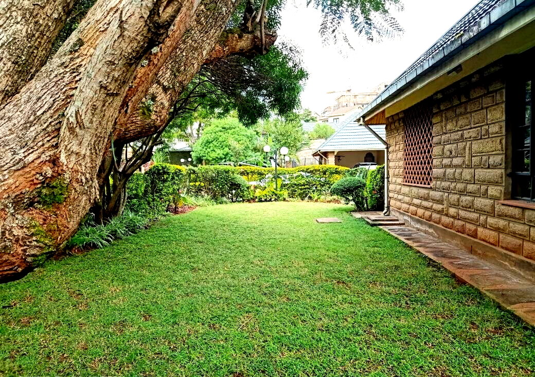 5BR All-Ensuite Townhouse with Parquet Floors & DSQ - Kileleshwa